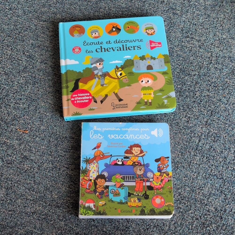 Set Of 2 Larousse Jeunesse Écoute et découvre: Les Chevaliers Book French Age2+